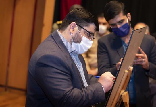 پزشکان، سربازان خط مقدم مبارزه با کرونا هستند.